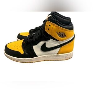 Nike Air Jordan Youth 1 Retro High OG Yellow Black Sneakers